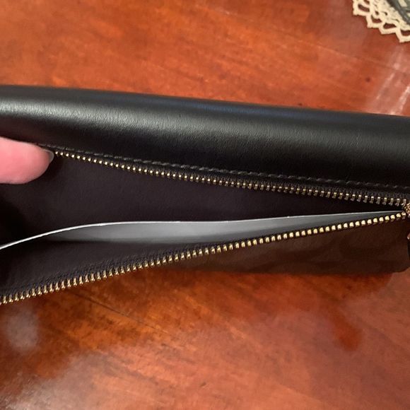 NWT authentic Coach Checkbook Wallet. Brown/black. New in the box. Matching purs - Picture 6 of 16